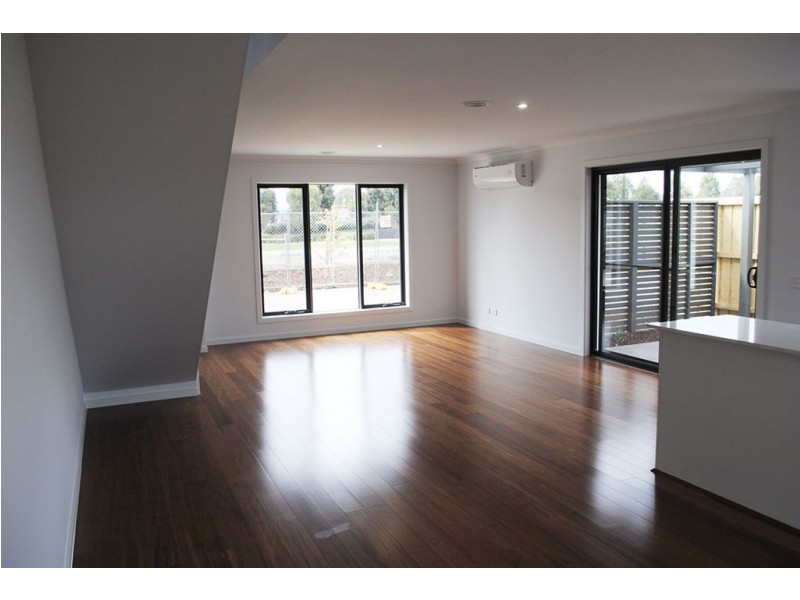 20/17 Golden Elm Way, Lyndhurst VIC 3975