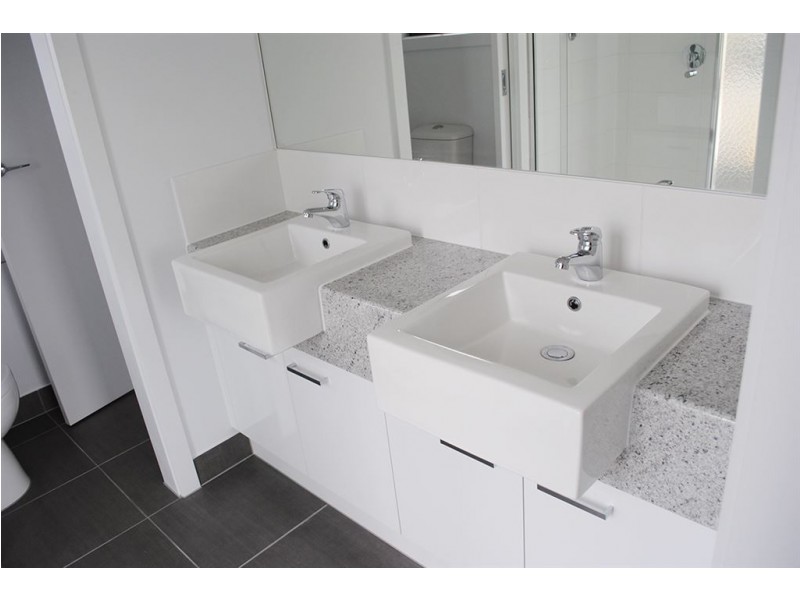 20/17 Golden Elm Way, Lyndhurst VIC 3975