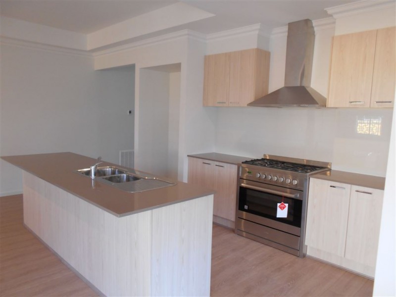 42 Riverstone Boulevard, Clyde North VIC 3978