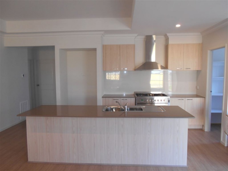 42 Riverstone Boulevard, Clyde North VIC 3978