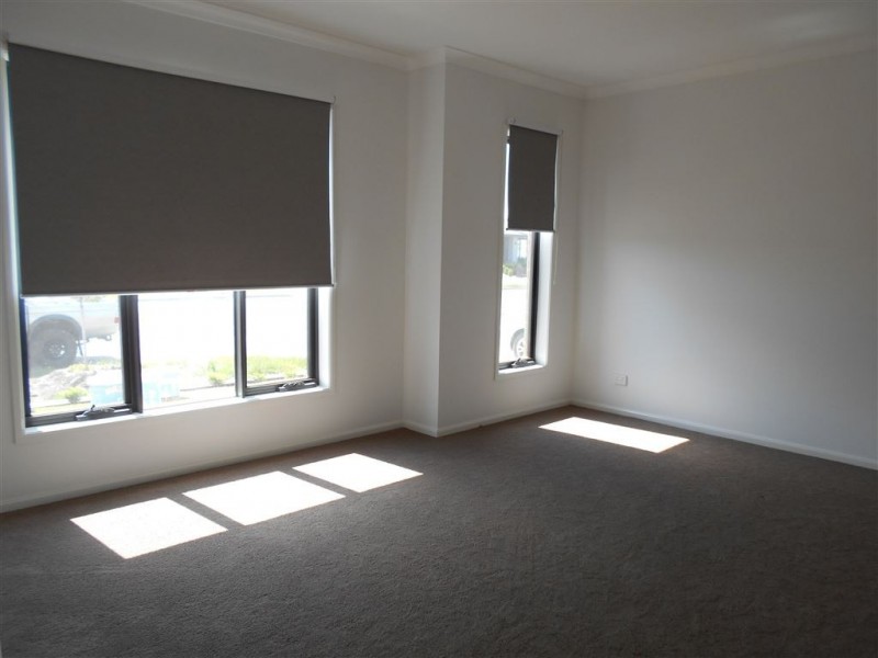 42 Riverstone Boulevard, Clyde North VIC 3978