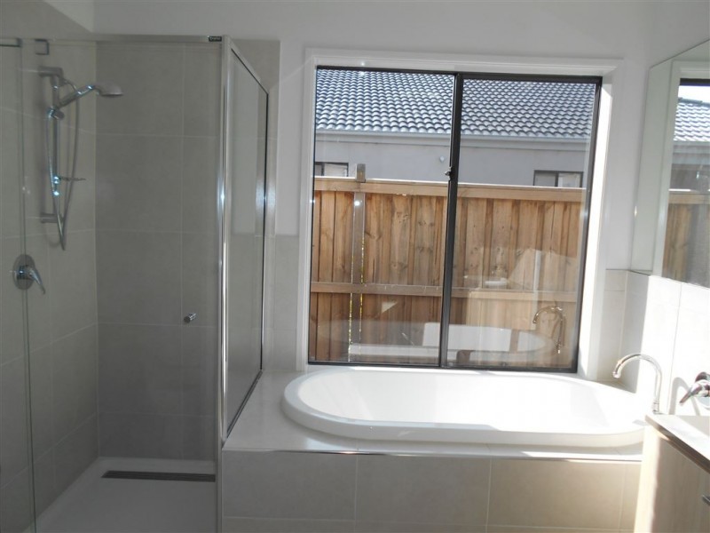 42 Riverstone Boulevard, Clyde North VIC 3978