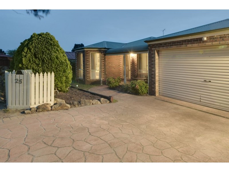 25 Palm Way, Narre Warren South VIC 3805