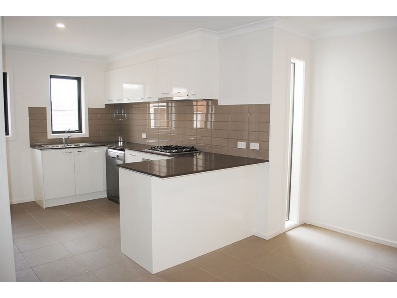 28/17 Golden Elm Way, Lyndhurst VIC 3975