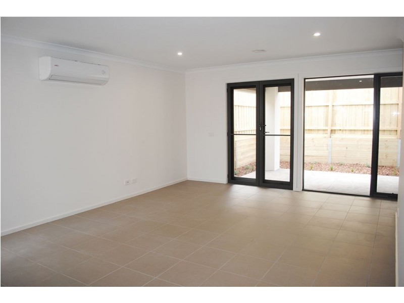 28/17 Golden Elm Way, Lyndhurst VIC 3975