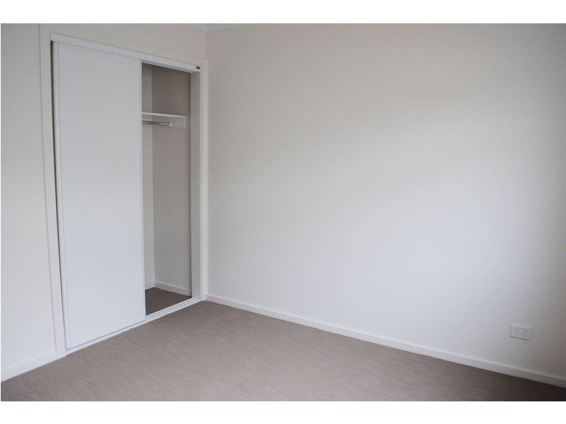 28/17 Golden Elm Way, Lyndhurst VIC 3975