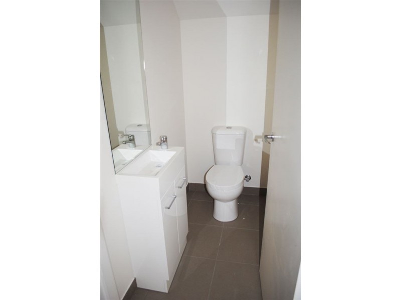 28/17 Golden Elm Way, Lyndhurst VIC 3975