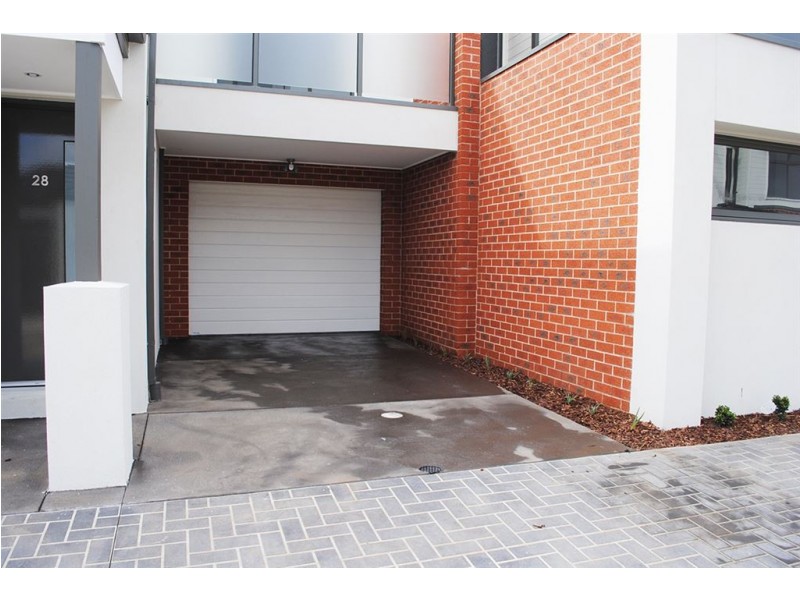 28/17 Golden Elm Way, Lyndhurst VIC 3975