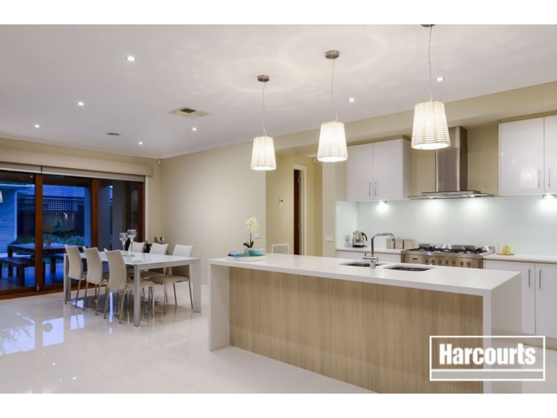 15 Landini Circuit, Cranbourne North VIC 3977