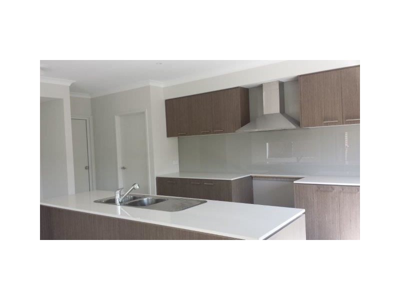 37 Green Gully Road, Clyde VIC 3978