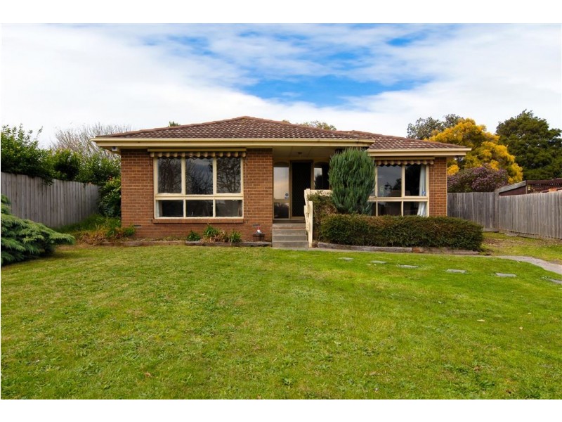 8 Pemberton Drive, Narre Warren VIC 3805
