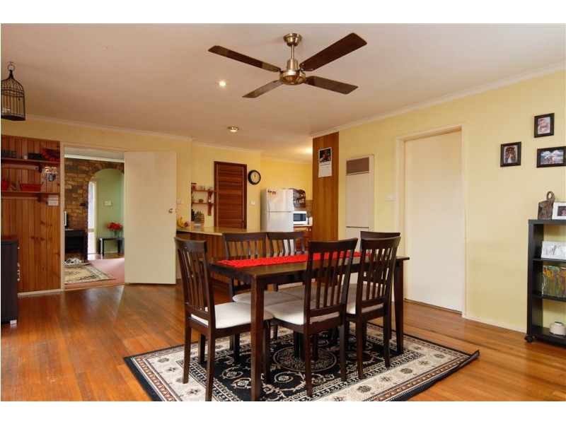 8 Pemberton Drive, Narre Warren VIC 3805