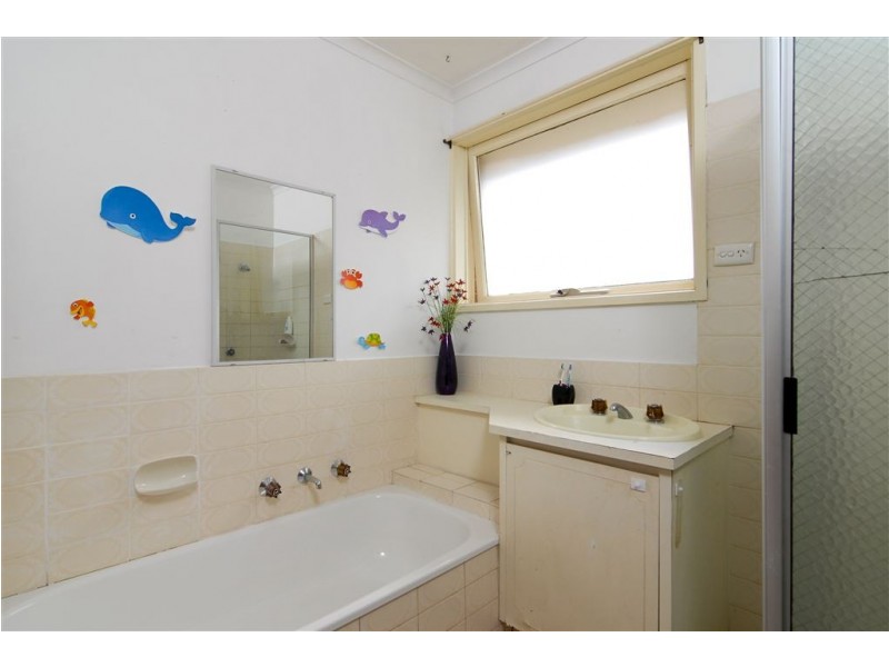 8 Pemberton Drive, Narre Warren VIC 3805