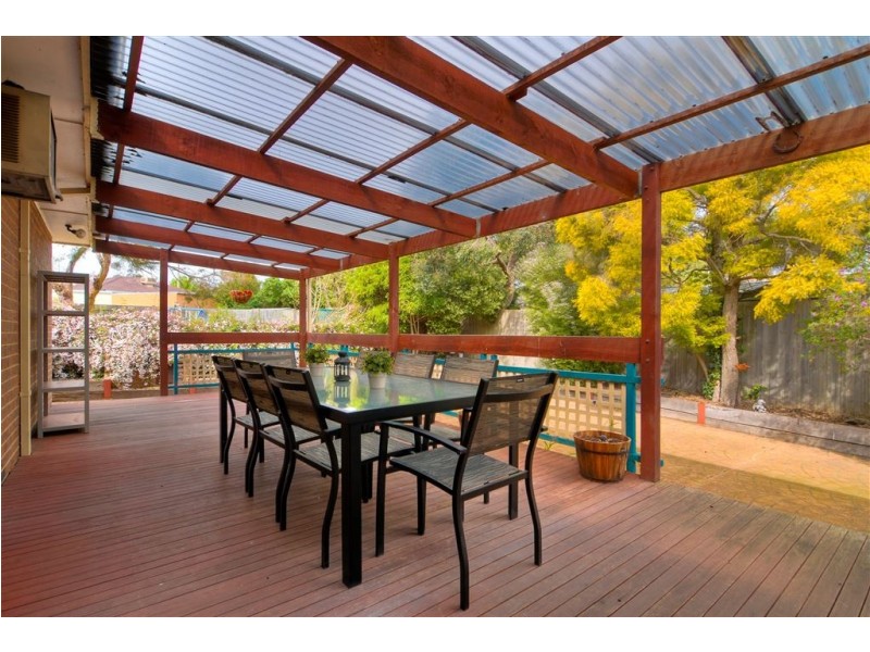 8 Pemberton Drive, Narre Warren VIC 3805