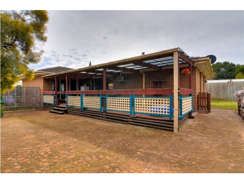 8 Pemberton Drive, Narre Warren VIC 3805