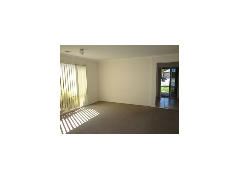 12 Taplan Crescent, Cranbourne West VIC 3977