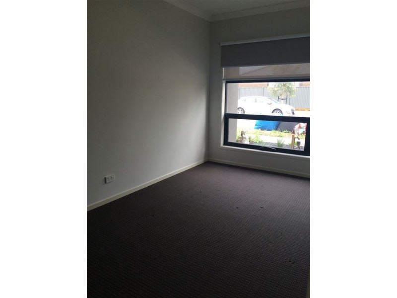 33 Artfield Street, Cranbourne East VIC 3977