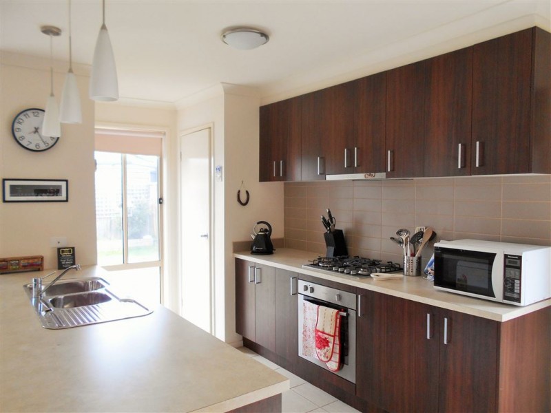 37 Rankin Close, Lynbrook VIC 3975