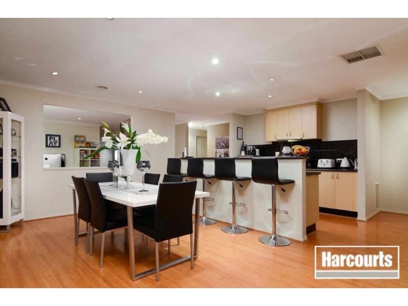 15 Honeyeater Grove, Narre Warren VIC 3805