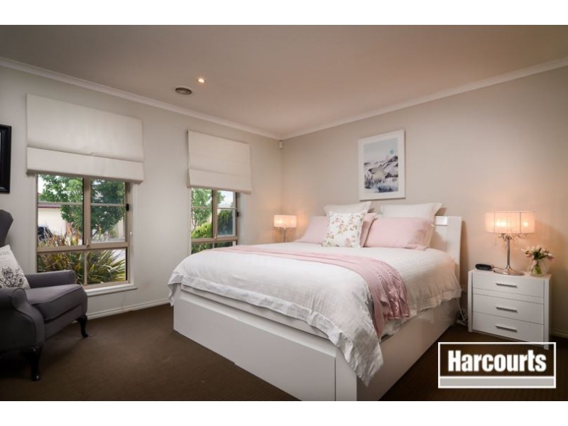 15 Honeyeater Grove, Narre Warren VIC 3805