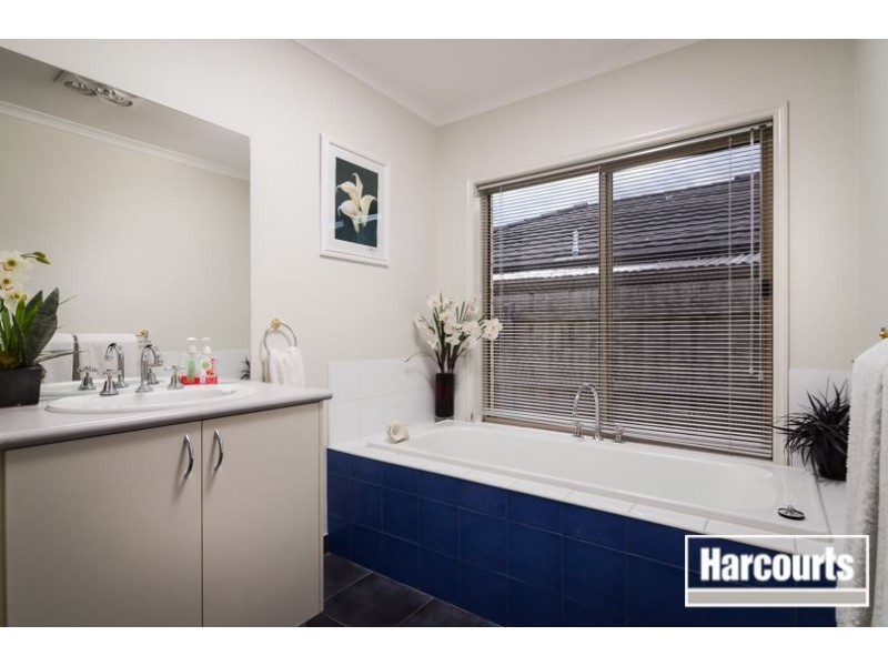 15 Honeyeater Grove, Narre Warren VIC 3805