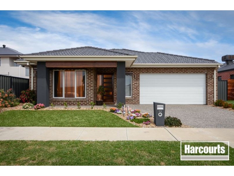 63 Wheelers Park Drive, Cranbourne North VIC 3977