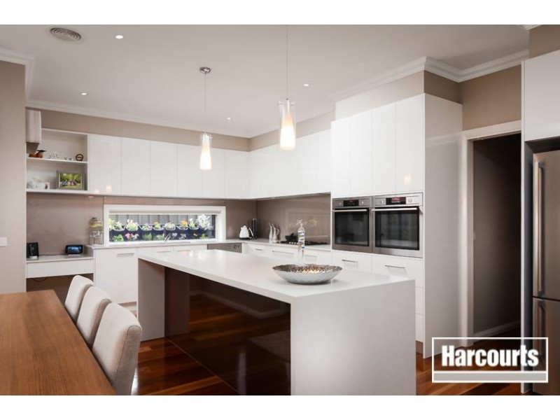 63 Wheelers Park Drive, Cranbourne North VIC 3977