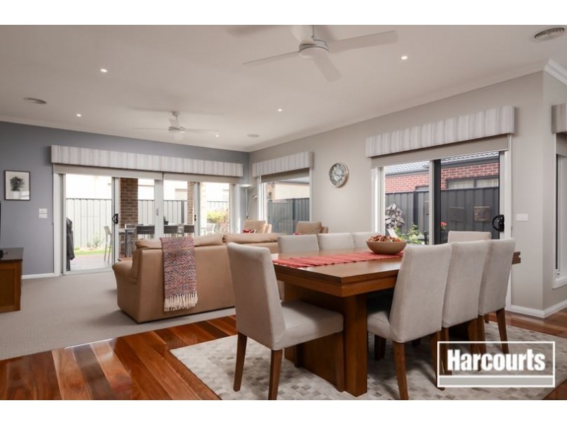 63 Wheelers Park Drive, Cranbourne North VIC 3977