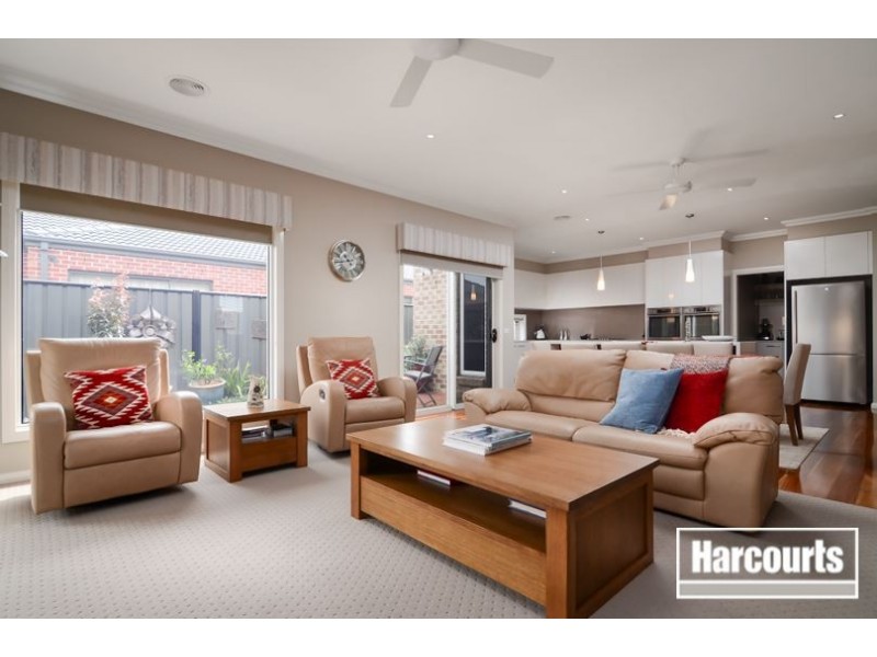 63 Wheelers Park Drive, Cranbourne North VIC 3977