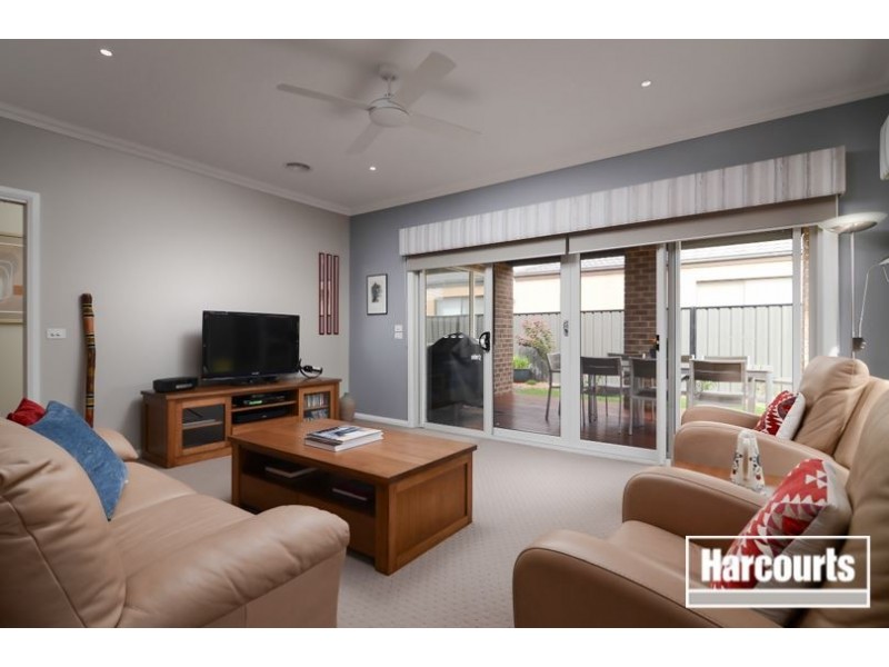 63 Wheelers Park Drive, Cranbourne North VIC 3977