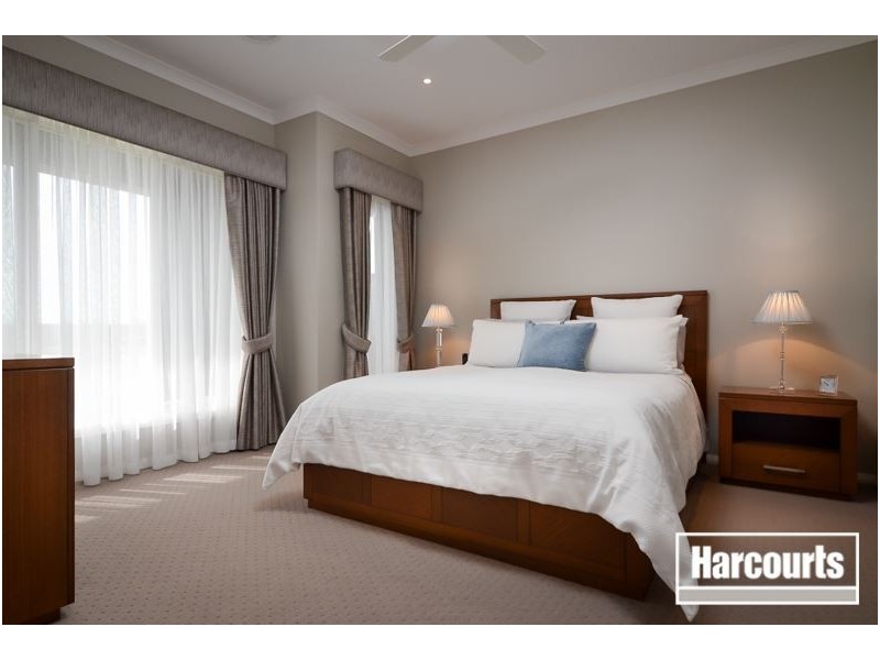 63 Wheelers Park Drive, Cranbourne North VIC 3977