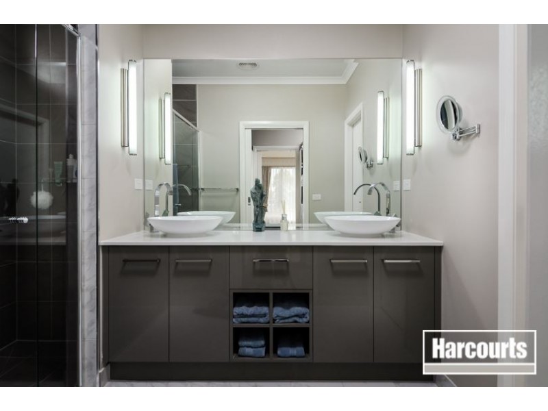 63 Wheelers Park Drive, Cranbourne North VIC 3977