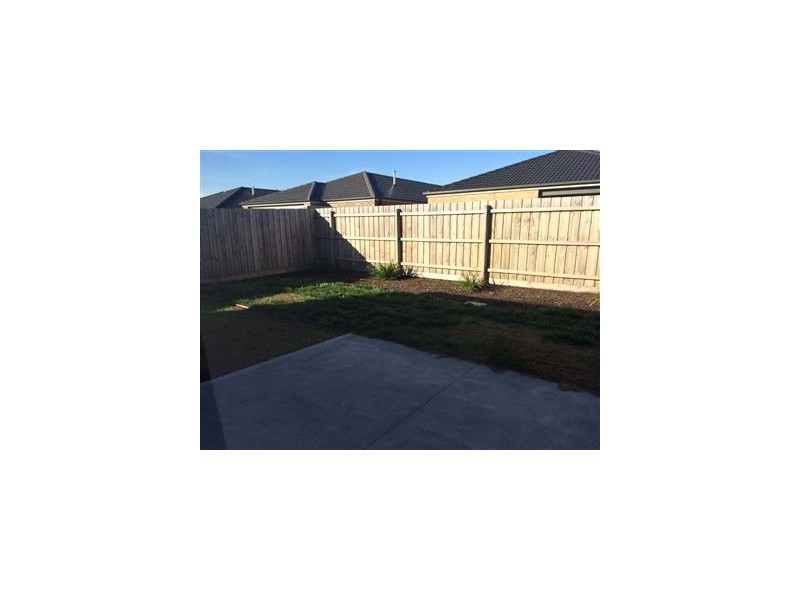 46 Heather Grove, Clyde North VIC 3978