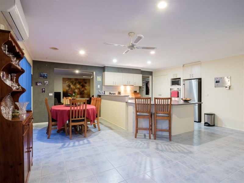 33 Cromford Cres, Narre Warren South VIC 3805