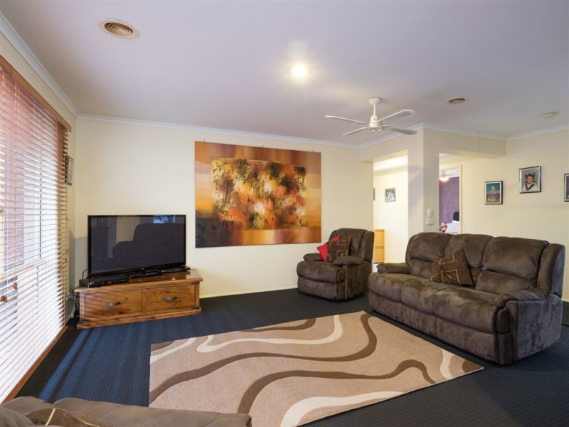 33 Cromford Cres, Narre Warren South VIC 3805