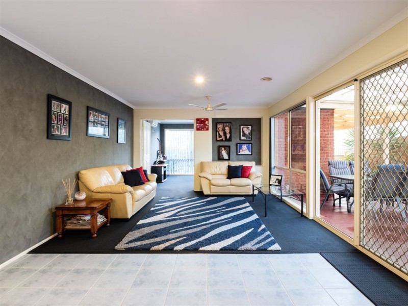 33 Cromford Cres, Narre Warren South VIC 3805