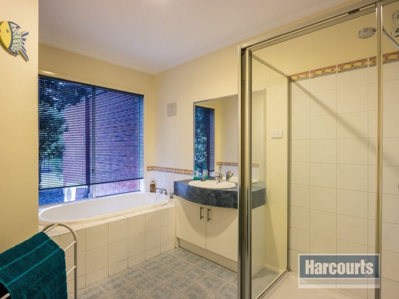 33 Cromford Cres, Narre Warren South VIC 3805