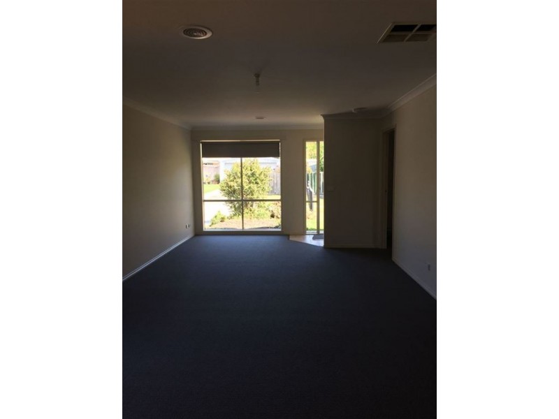 13 Bronhill Court, Cranbourne West VIC 3977