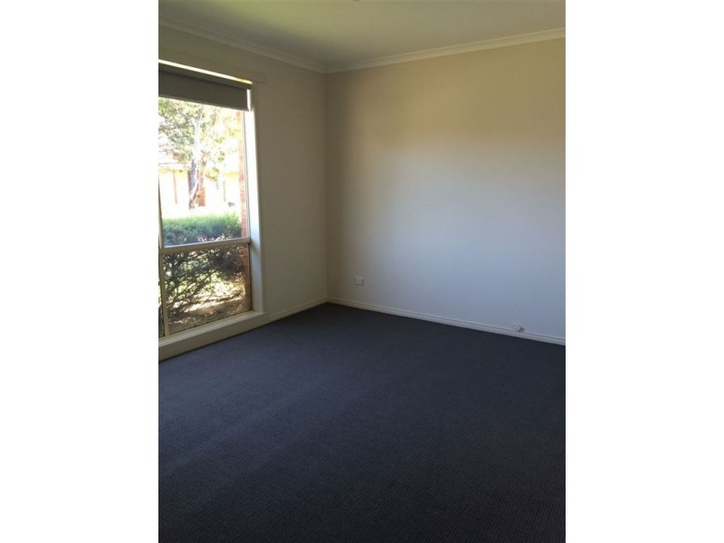 13 Bronhill Court, Cranbourne West VIC 3977