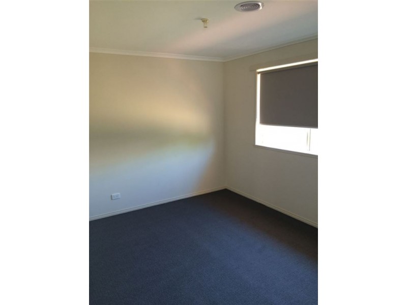 13 Bronhill Court, Cranbourne West VIC 3977