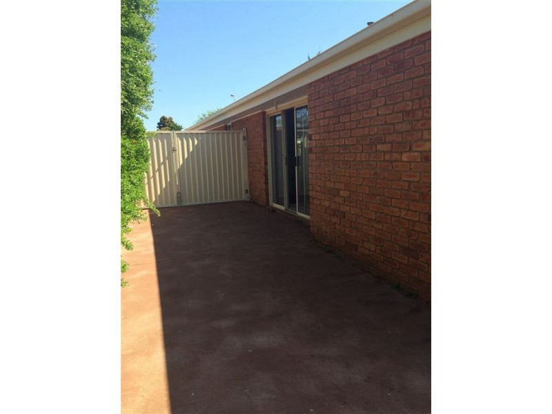 13 Bronhill Court, Cranbourne West VIC 3977
