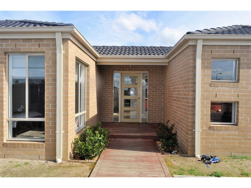1 Calais Circuit, Cranbourne West VIC 3977