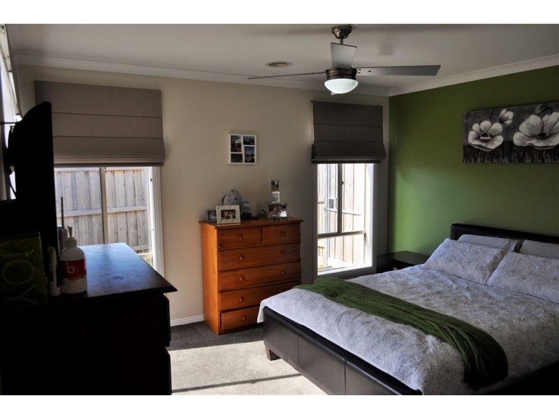 1 Calais Circuit, Cranbourne West VIC 3977