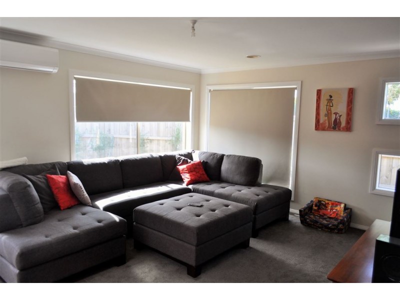 1 Calais Circuit, Cranbourne West VIC 3977