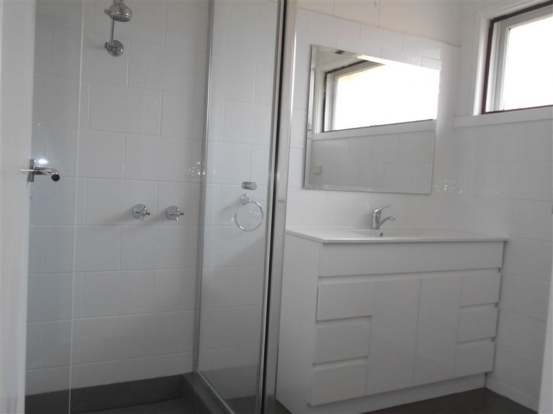 1/5 Walter Street, Cranbourne VIC 3977