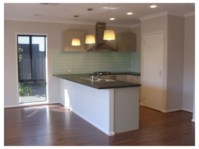 204 Linsell Boulevard, Cranbourne East VIC 3977