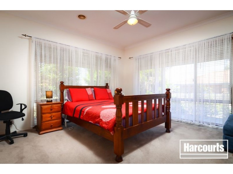 10 Amberley Park Drive, Narre Warren South VIC 3805