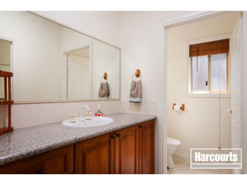 10 Amberley Park Drive, Narre Warren South VIC 3805