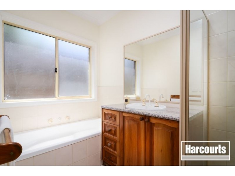 10 Amberley Park Drive, Narre Warren South VIC 3805