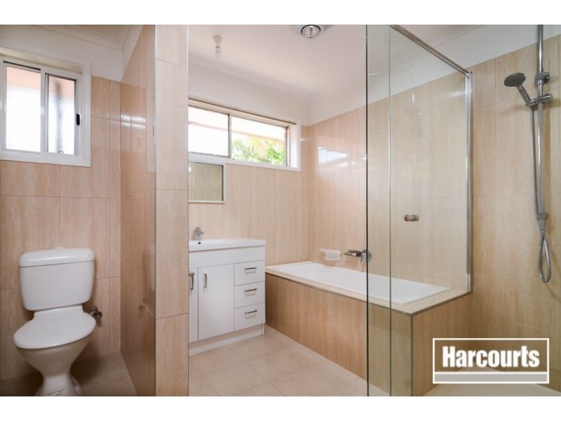 18 Circle dr north, Cranbourne VIC 3977